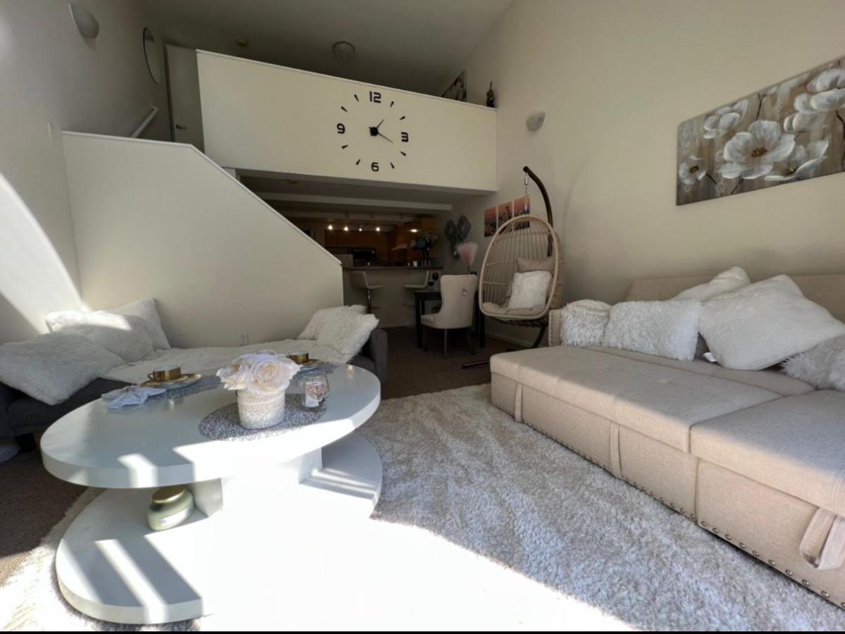 Cozy Downtown Condo Retreat With Space Needle View Seattle Bagian luar foto
